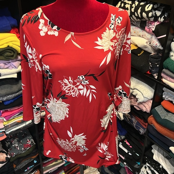 🪷Red floral Alfani blouse. Large - Picture 5 of 8